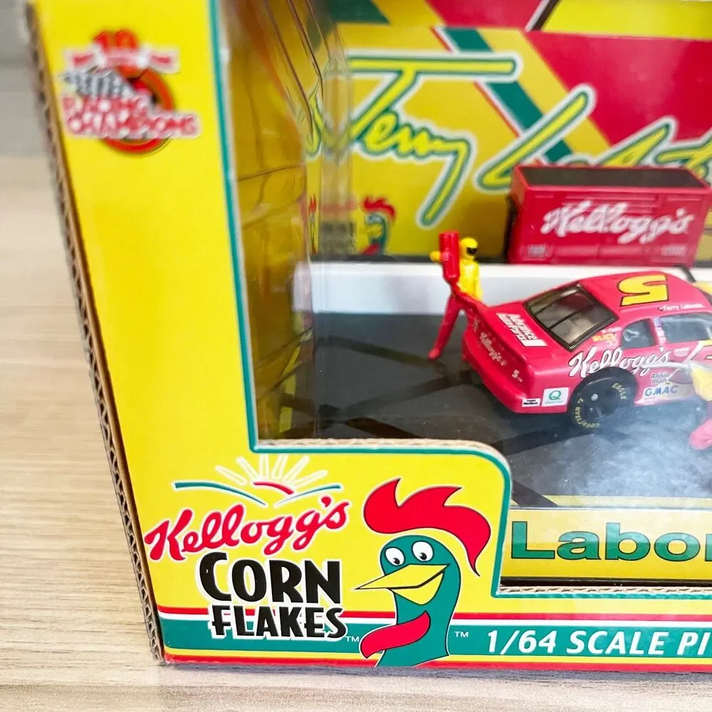 Racing Champions Terry Labonte #5 Kellogg's Corn Flakes 1:64 Pit Crew Set NASCAR
